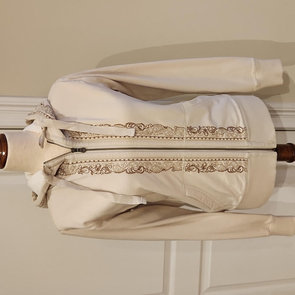 Beautiful Sherpa Lined Eddie Bauer Jacket with Embroidered detail Med Ivory